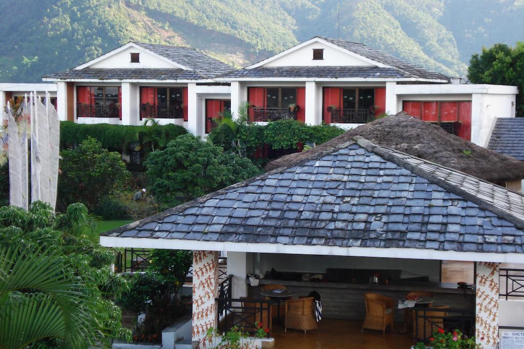 Shangri-La Village Resort, Pokhara Extérieur photo