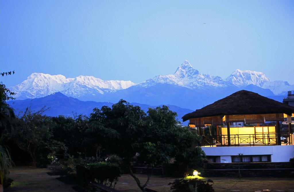 Shangri-La Village Resort, Pokhara Extérieur photo