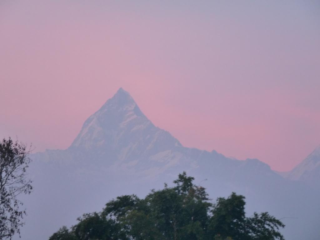 Shangri-La Village Resort, Pokhara Extérieur photo