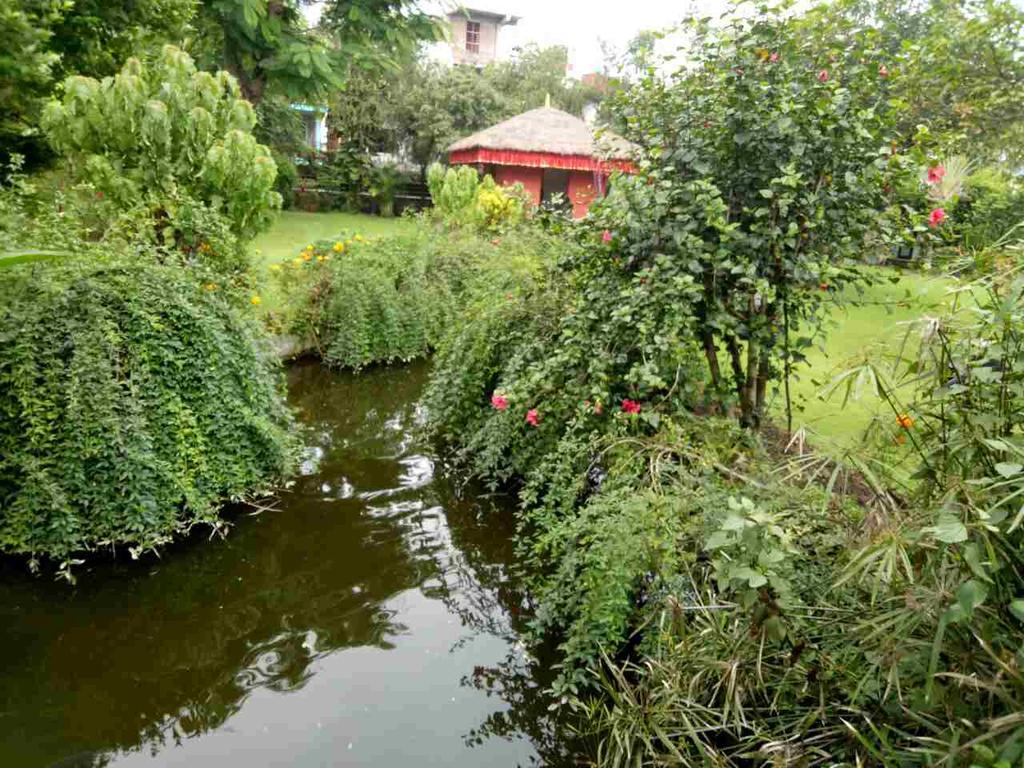 Shangri-La Village Resort, Pokhara Extérieur photo